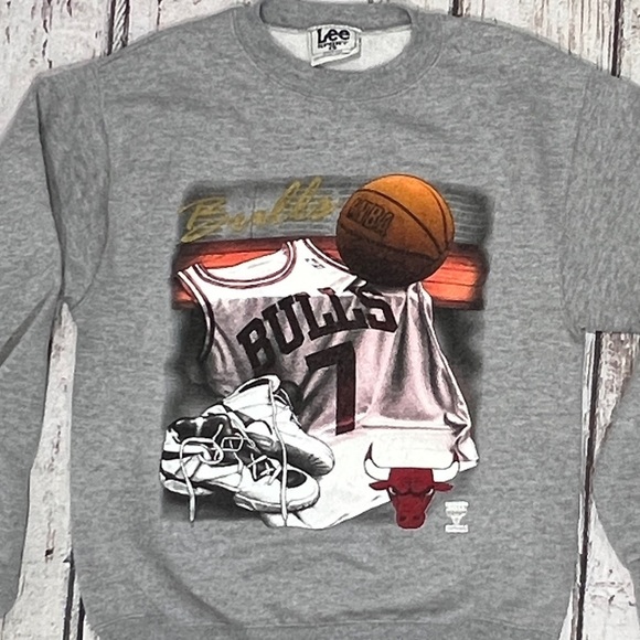 Chicago Bulls Vintage NBA Basketball Crewneck Pullover Sweatshirt Kids Boys - Picture 4 of 5